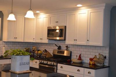 Yorktowne Cabinets / Shaw Shaker w/ White Icing Painted Finish